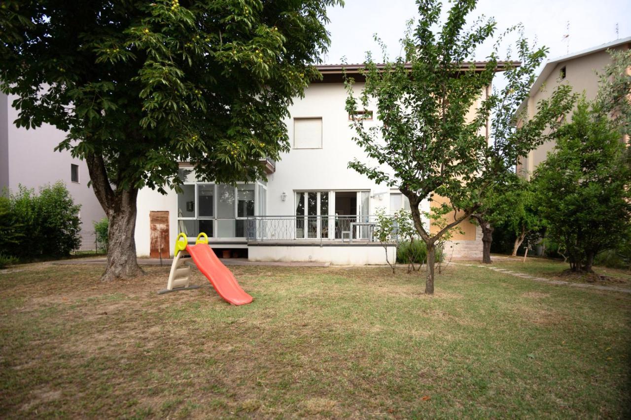 L'Oasi Della Pace - Confortevole E Vicino A Tutto Apartment Chiaravalle Marche Exterior photo